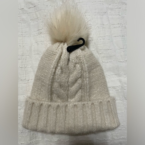 NWT women Express Beanie one size color cream - Picture 2 of 4